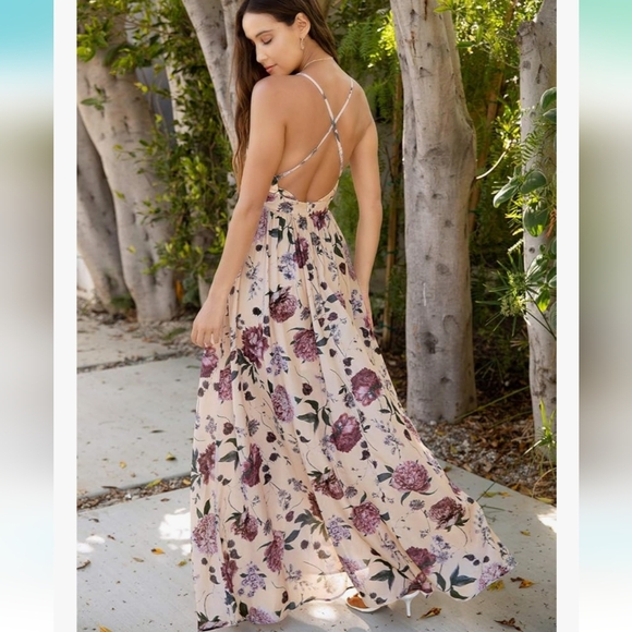 Florens Cream floral maxi dress with open back - Picture 3 of 8